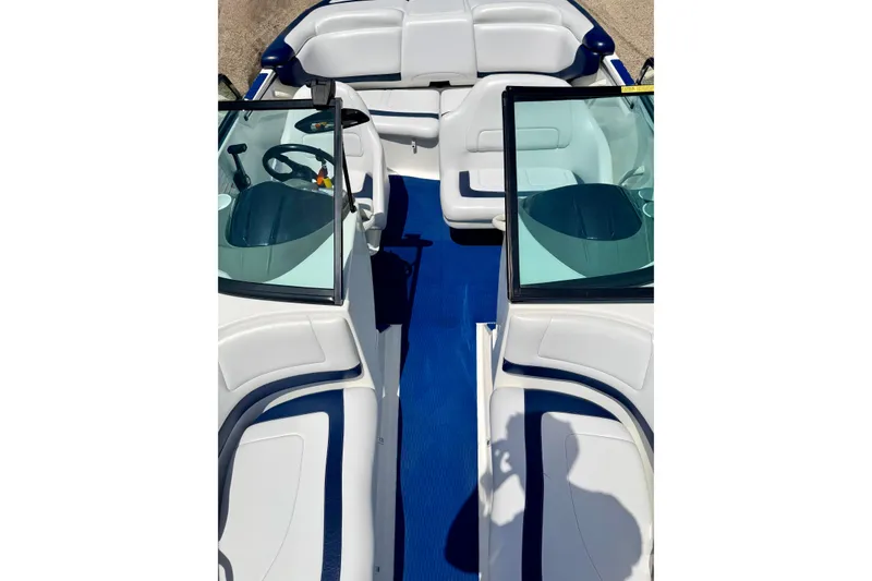 Slide: The Image of 2004 Bombardier SEADOO Utopia 185 boat interior with blue and white seating. - 40