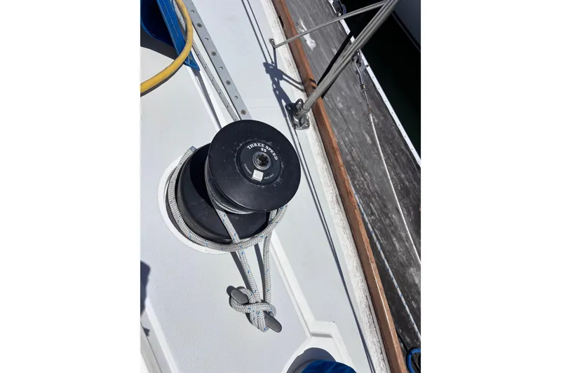Slide: The Image of Winch on 1989 CAL 33 sailboat deck with rope and railing. - 36