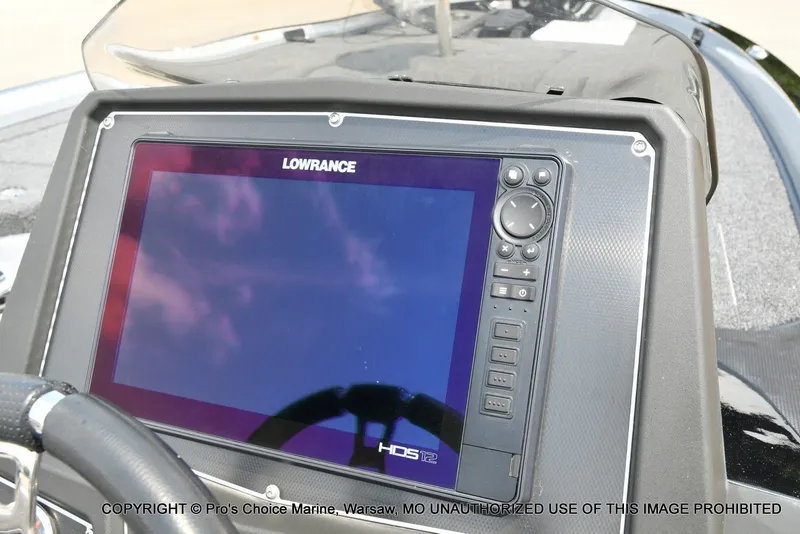Slide: The Image of A Lowrance HDS-12 screen on a Ranger Z521L CUP boat. - 9