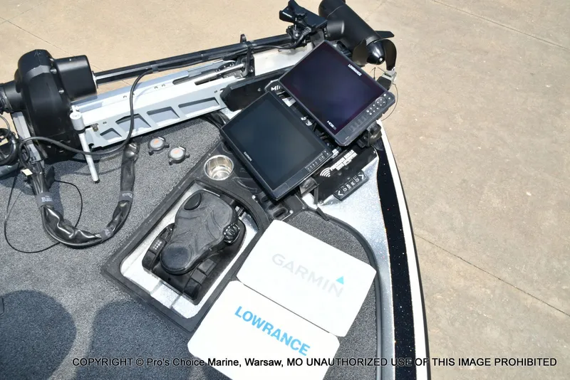Slide: The Image of 2021 Ranger Z521L CUP with Garmin and Lowrance electronics on the deck. - 15