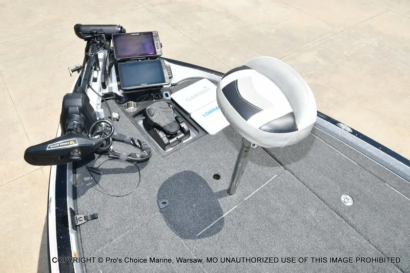 Slide: The Image of 2021 Ranger Z521L CUP with modern electronics and a seat on the deck. - 14