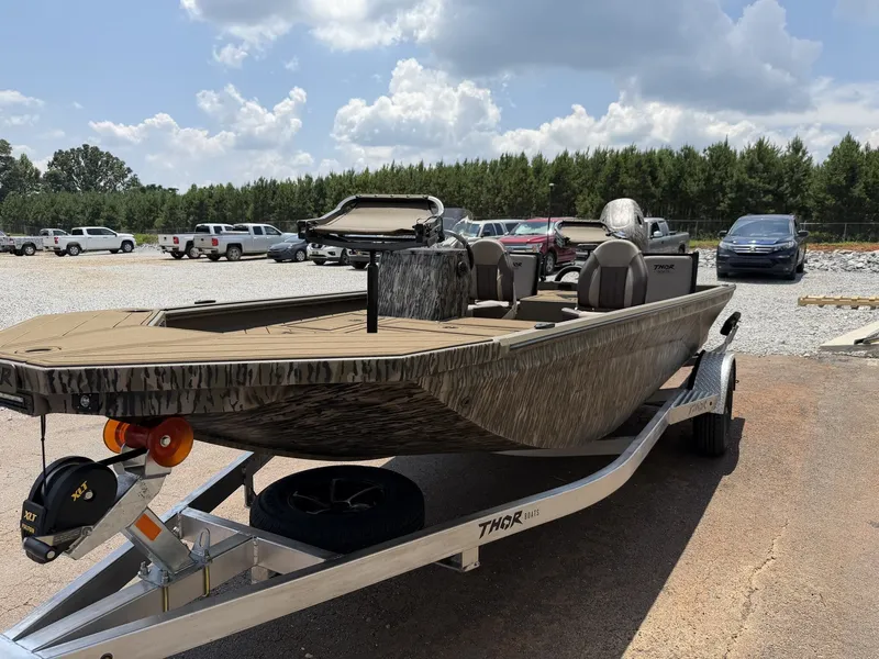 Slide: The Image of Thor Lake Hammer 1900 SC 140HP SS on a trailer outdoors. - 3