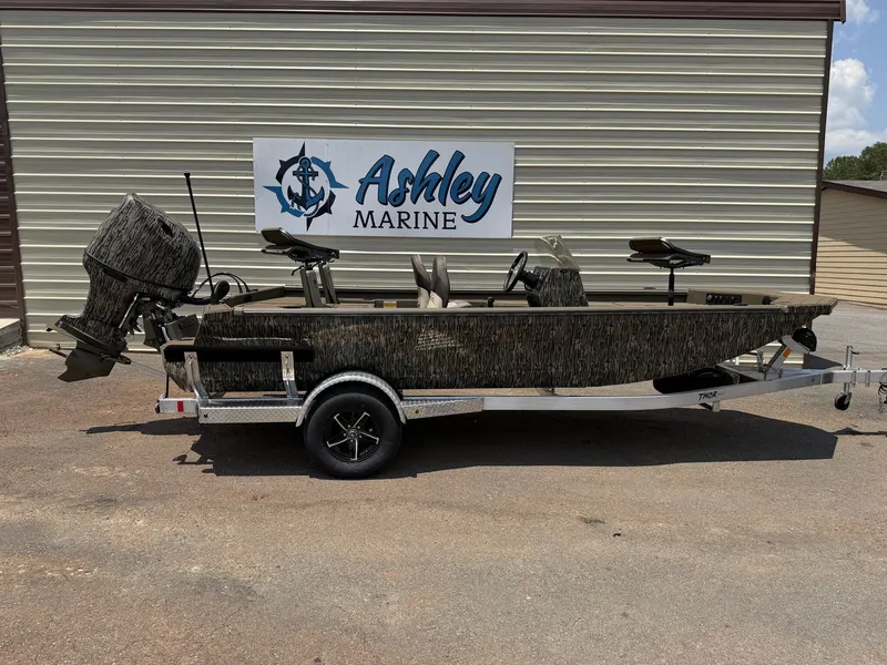 The Image of A Thor Lake Hammer 1900 SC 140HP SS boat on a trailer in front of a building. - 1