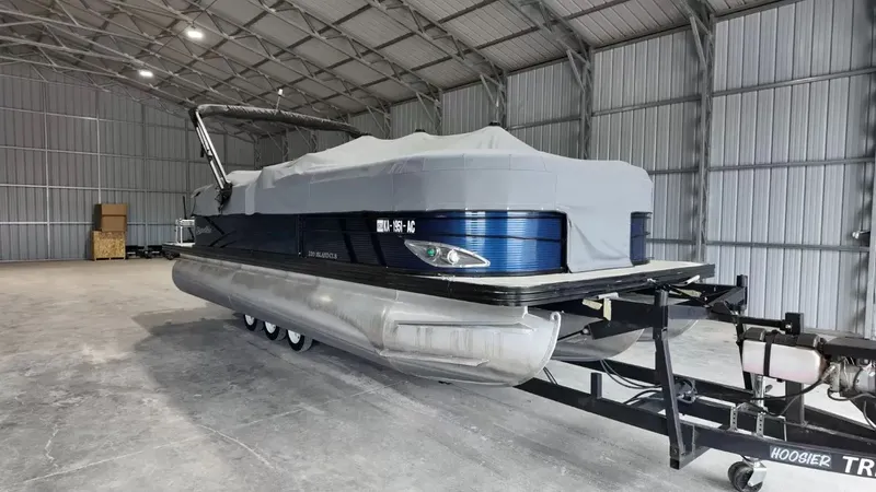 Slide: The Image of Silver Wave 230 Island CLS 2019 - 59