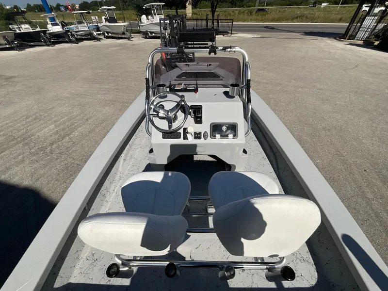 Slide: The Image of Majek 20 Xtreme 2025: Modern design with two white seats and a central helm. - 9