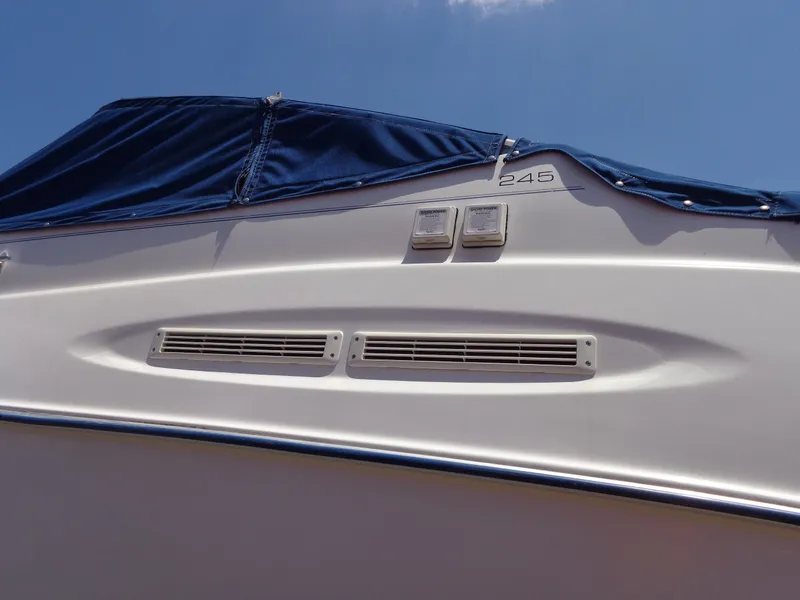 Slide: The Image of Bayliner 245 Cruiser 2007 - 5