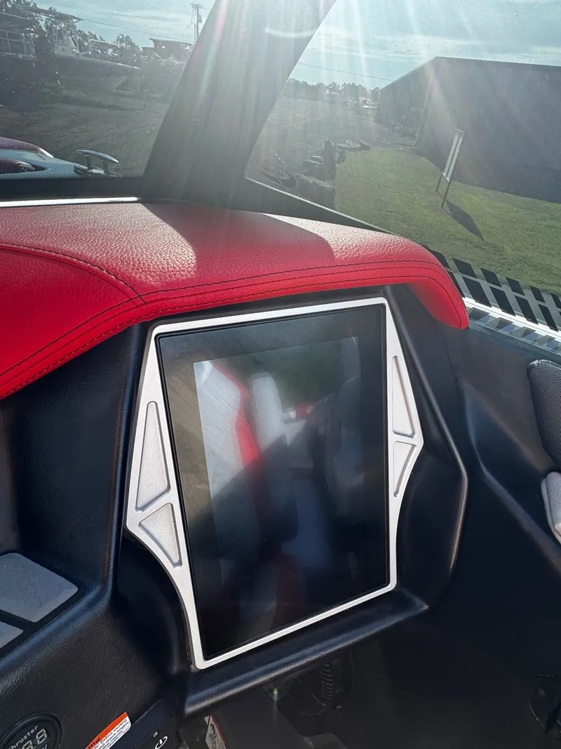 Slide: The Image of Tigé 25ZX 2022 - 9
