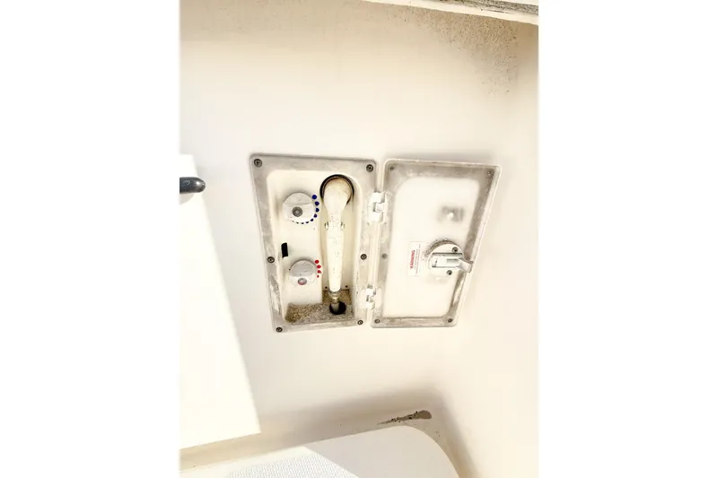 Slide: The Image of 2004 Silverton 48 Convertible boat control panel with dials and handle. - 75