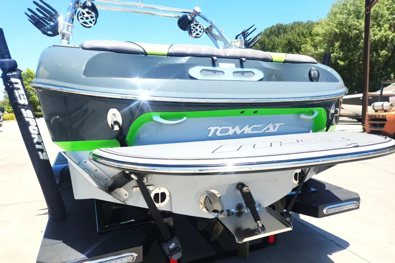 Slide: The Image of 2015 MB SPORTS F22 Tomcat boat with sleek design and vibrant green accents. - 3