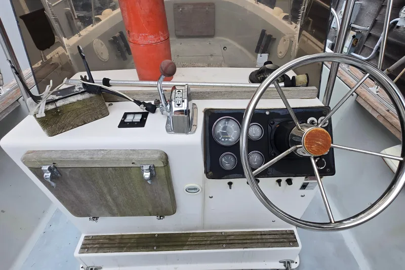 Slide: The Image of 1974 Chris-Craft 22 Tournament Fisherman boat helm with steering wheel and control panel. - 16
