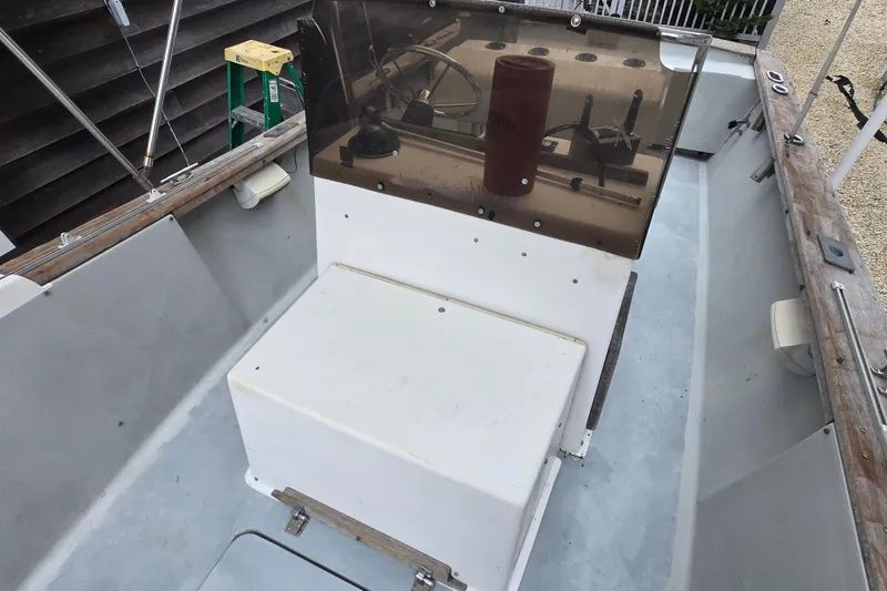 Slide: The Image of 1974 Chris-Craft 22 Tournament Fisherman boat interior with console and seating. - 13