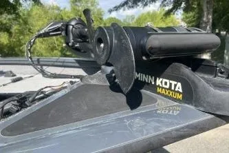 Slide: The Image of 2019 Tracker Pro Team 190 TX with Minn Kota Maxxum trolling motor. - 8