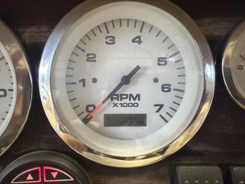 Slide: The Image of Tachometer of a 2006 Stingray 195 LX with a scale up to 7,000 RPM. - 23
