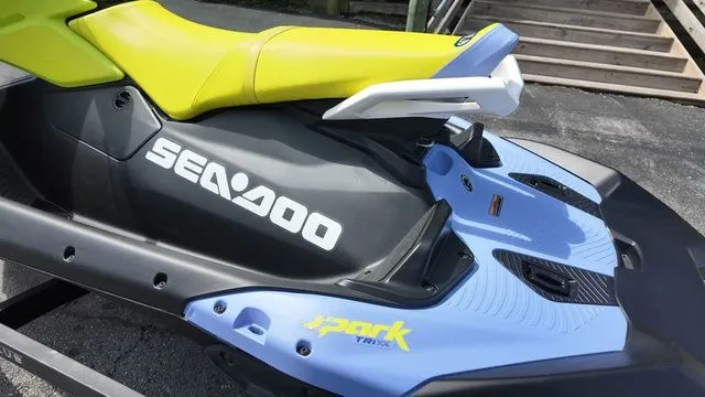 Slide: The Image of Sea-Doo Spark for 3 2024 - 9