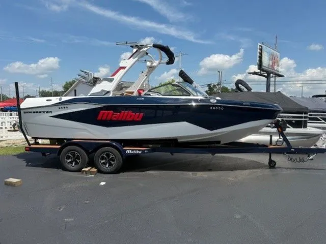 Slide: The Image of Malibu Wakesetter 23 LSV 2026 - 10