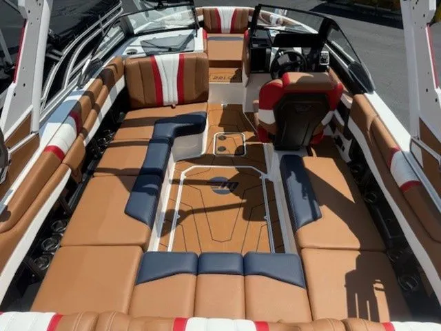 Slide: The Image of Malibu Wakesetter 23 LSV 2026 - 3