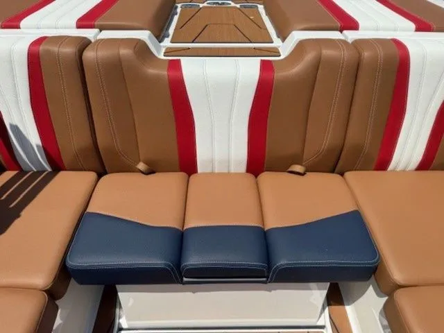 Slide: The Image of Malibu Wakesetter 23 LSV 2026 - 12