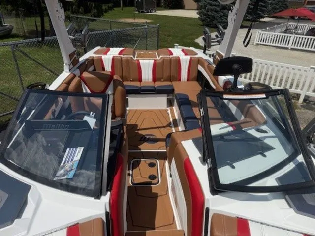 Slide: The Image of Malibu Wakesetter 23 LSV 2026 - 4