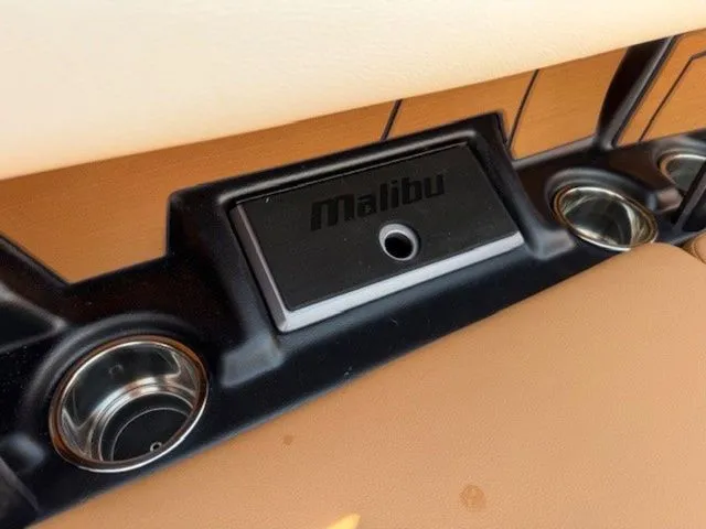 Slide: The Image of Malibu Wakesetter 23 LSV 2026 - 13
