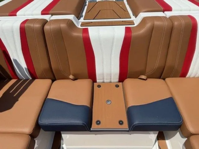 Slide: The Image of Malibu Wakesetter 23 LSV 2026 - 11