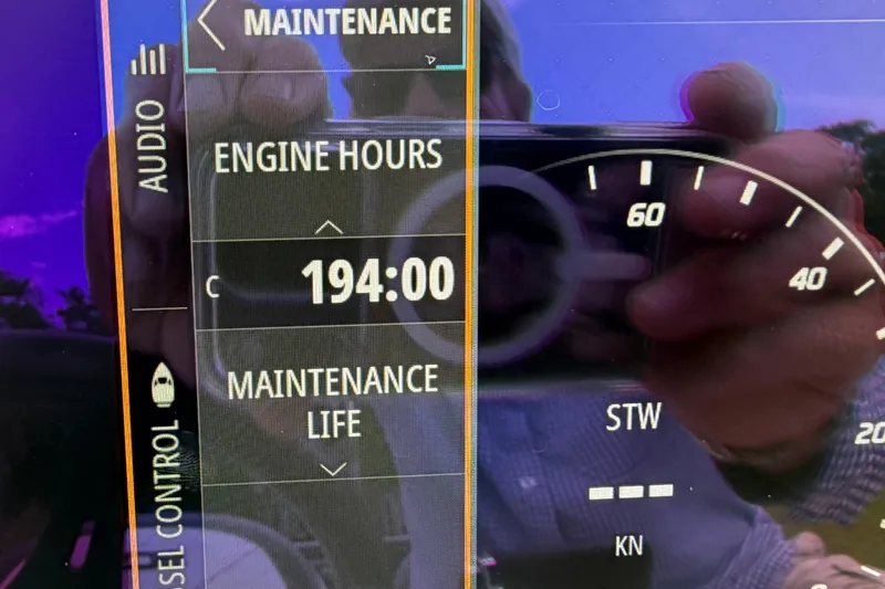 Slide: The Image of Dashboard display showing 194 engine hours on SCB S22, 2022 model. - 15
