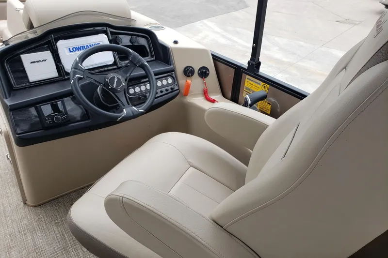 Slide: The Image of 2023 Bentley Pontoons Elite 253 Admiral helm with steering wheel and control panel. - 4