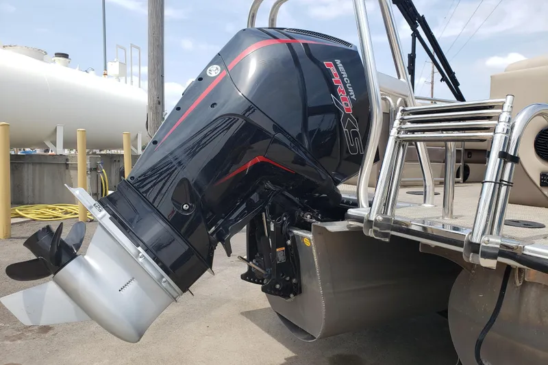Slide: The Image of 2023 Bentley Pontoons Elite 253 Admiral with Mercury Pro XS outboard motor. - 11