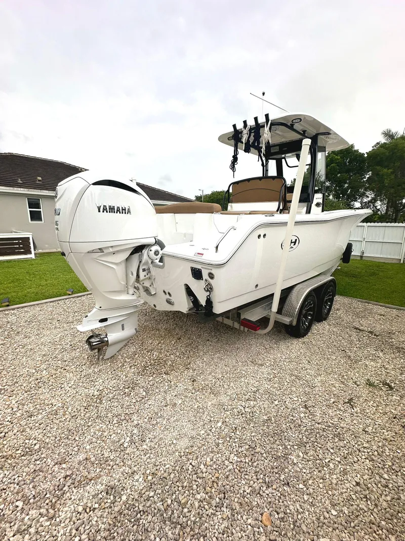 Slide: The Image of 2022 Sea Hunt Ultra 255 SE boat with Yamaha engine on a trailer. - 9