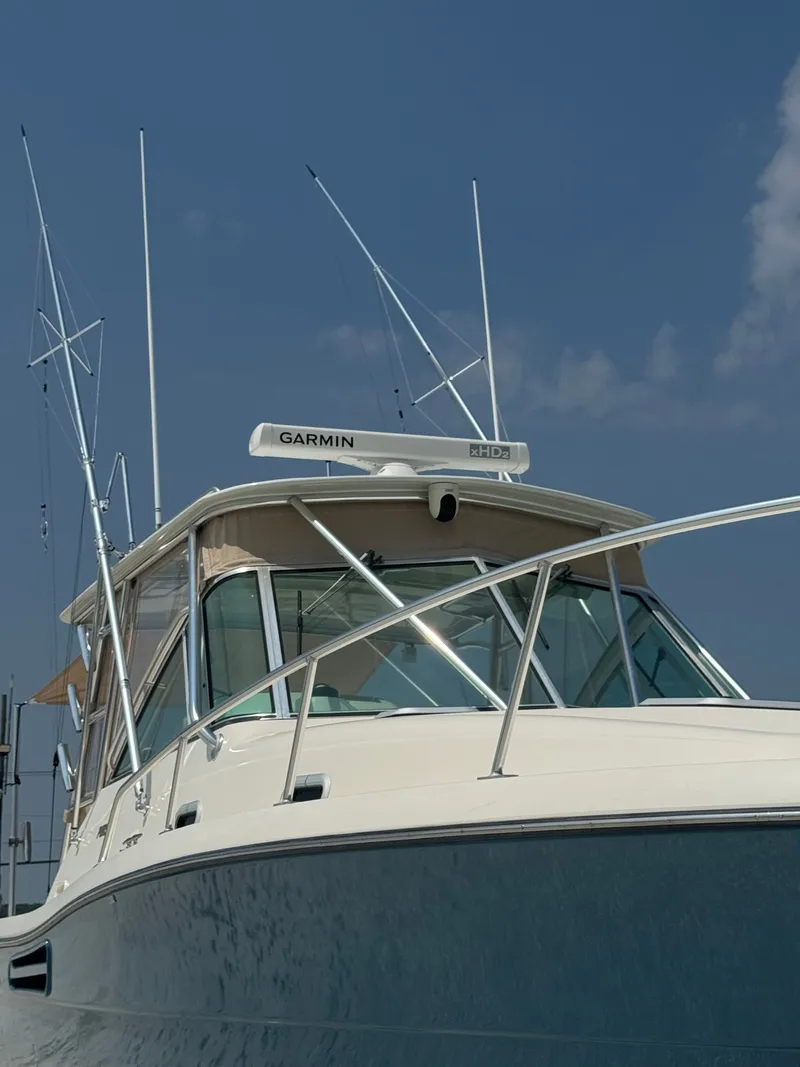 Slide: The Image of A 2002 Pursuit 3000 Express boat with antennas and Garmin radar on the roof. - 10