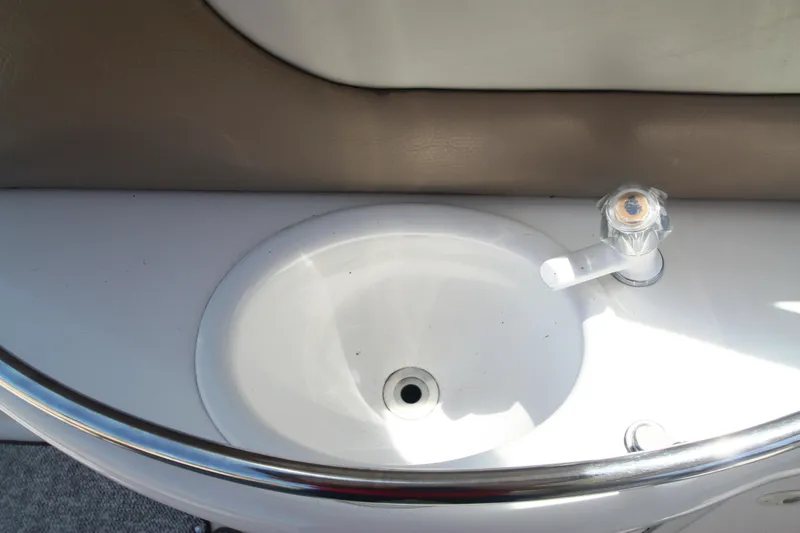 Slide: The Image of Sink and faucet on 1999 Sea Ray 380 Sundancer yacht. - 18