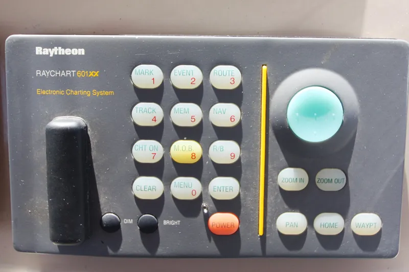 Slide: The Image of Raytheon Raychart 601XX electronic charting system on 1999 Sea Ray 380 Sundancer. - 39