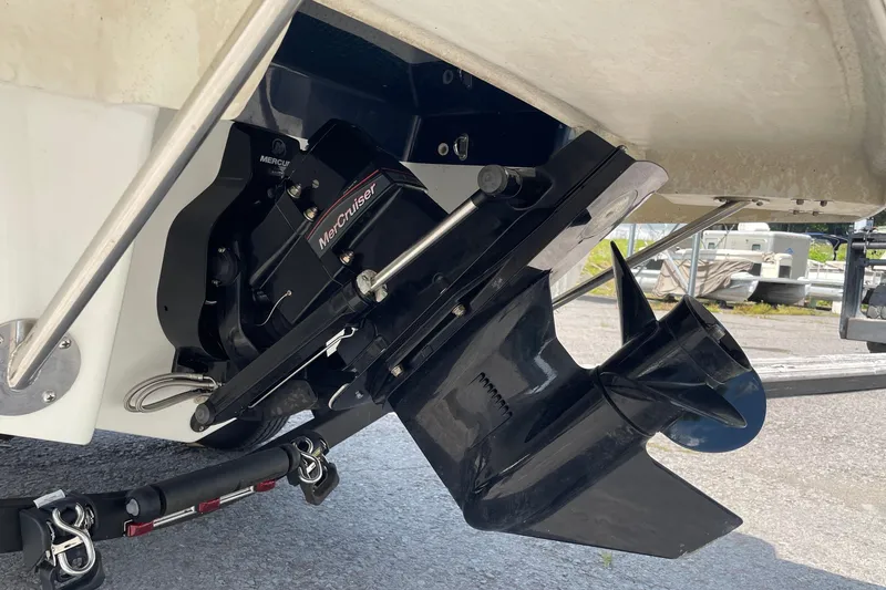 Slide: The Image of 2020 Four Winns H190 boat with MerCruiser outdrive, close-up view. - 5