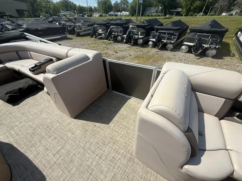 Slide: The Image of Interior of a 2018 Harris 240 CXCS Tritoon with beige seating and carpeted floor. - 8