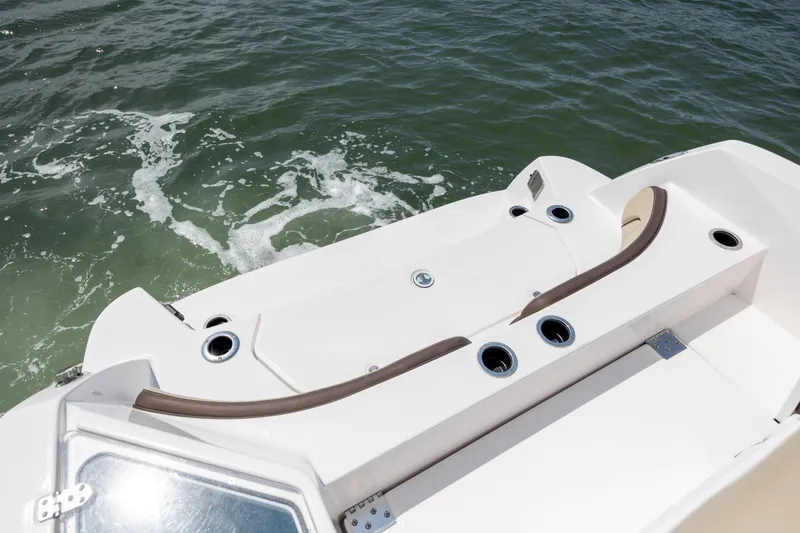 Slide: The Image of 2023 Yamaha Boats 222 FSH Sport E swim platform on water. - 6