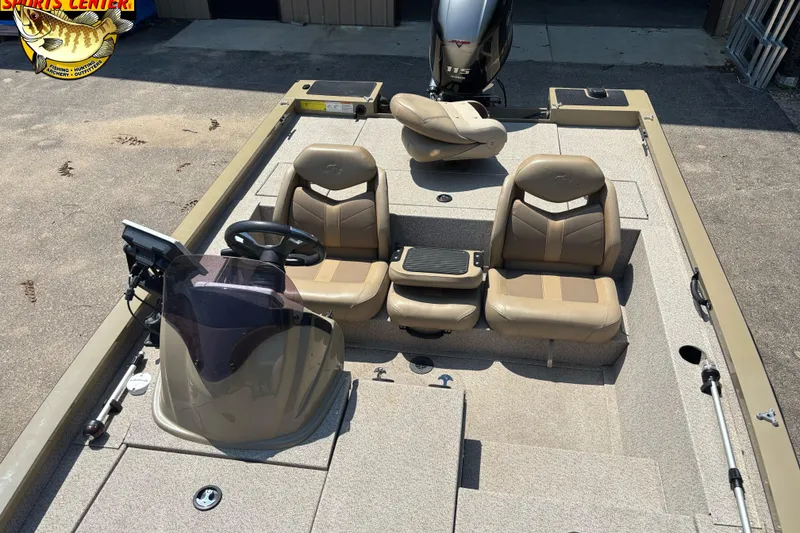 Slide: The Image of 2021 G3 Sportsman 1810 boat interior with steering console and seating. - 7