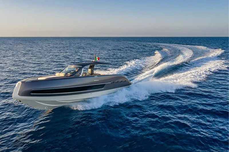 The Image of 2025 Invictus 470 yacht cruising on open sea, leaving a trail of waves. - 0