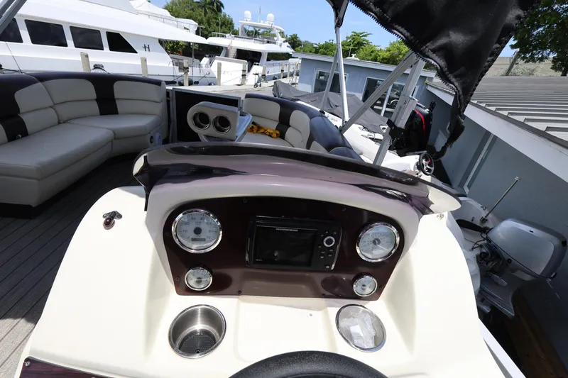 Slide: The Image of 2021 Lexington 525 Series 5 boat interior with dashboard and seating area. - 23