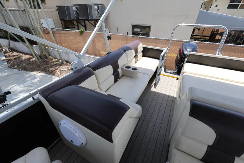 Slide: The Image of 2021 Lexington 525 Series 5 boat interior with cushioned seating and cup holders. - 17