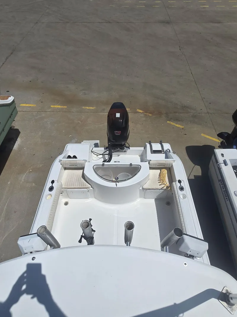 Slide: The Image of Sea Fox 236 WA with second station - 6