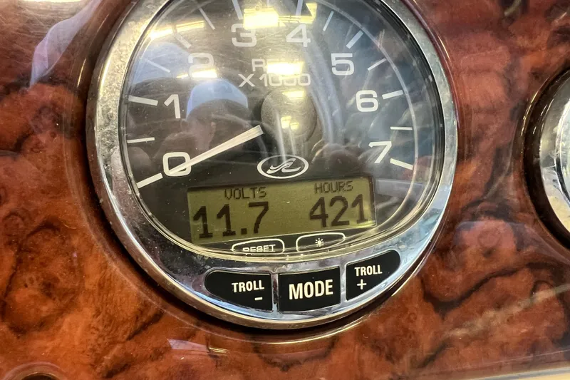 Slide: The Image of Close-up of 2004 Sea Ray 270 Sundeck gauge showing 11.7 volts and 421 hours. - 20