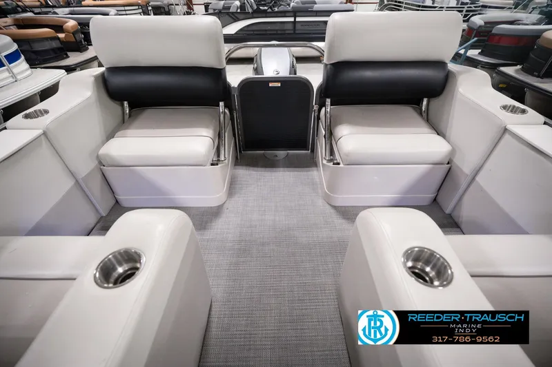 Slide: The Image of Interior of 2018 Manitou 23 Oasis RF VP pontoon boat with plush seating and cup holders. - 21