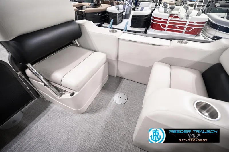 Slide: The Image of Interior seating of 2018 Manitou 23 Oasis RF VP pontoon boat at dealership. - 39