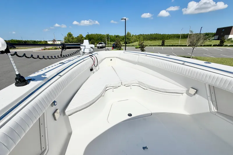 Slide: The Image of 2004 Hydra-Sports Vector 3300 CC boat interior with white seating and clear blue sky. - 18