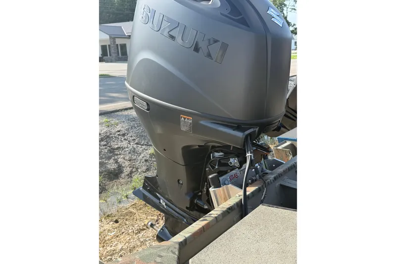 Slide: The Image of Outboard motor on 2025 SeaArk 2272 MVT boat, featuring Suzuki branding. - 9