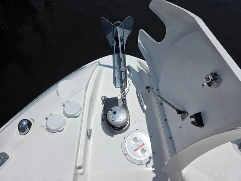 Slide: The Image of Sea Ray Sundancer 350 Coupe 2017 - 8