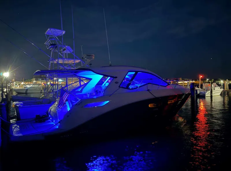 Slide: The Image of Sea Ray Sundancer 350 Coupe 2017 - 3