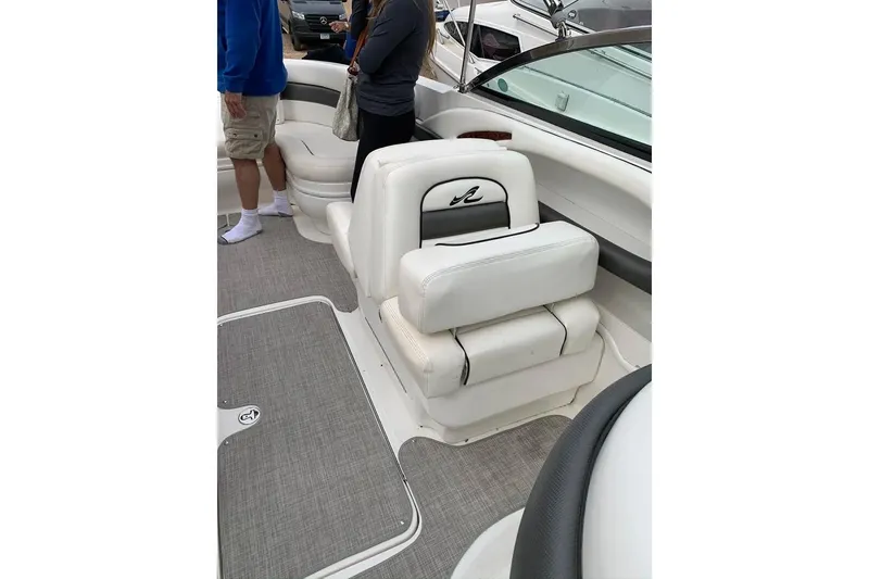 Slide: The Image of 2005 Sea Ray 290 SLX boat interior with white seating and gray flooring. - 18
