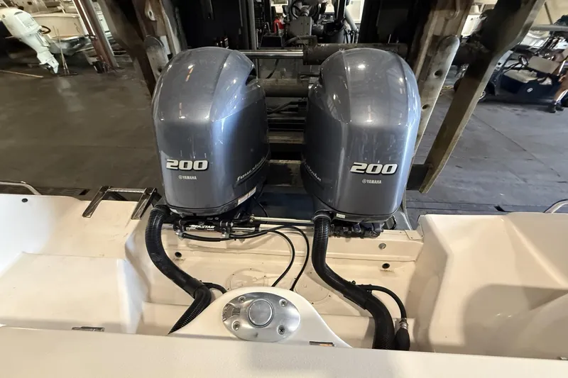 Slide: The Image of Twin Yamaha 200 engines on a 2021 Grady-White Freedom 275 boat. - 12