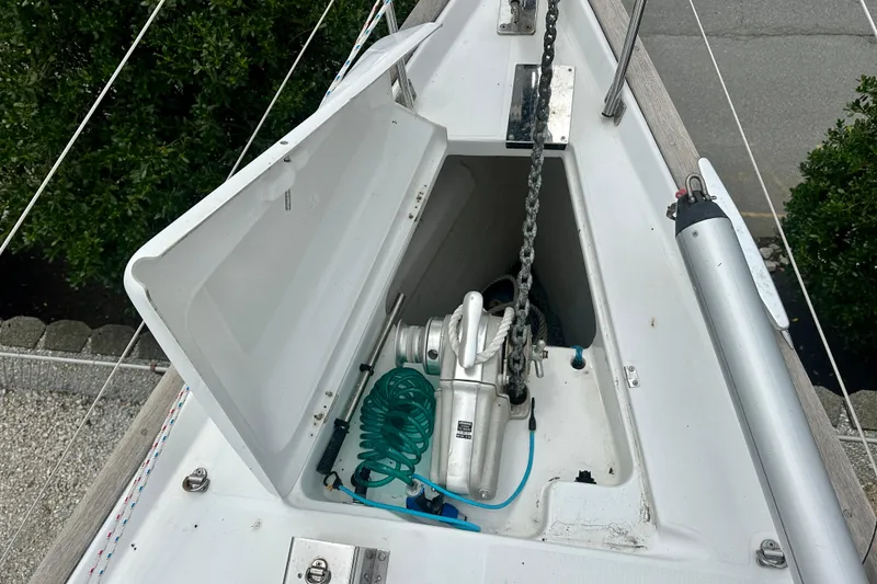 Slide: The Image of Anchor locker of a 2002 Beneteau Oceanis Clipper 473 sailboat, featuring a windlass and chain. - 18