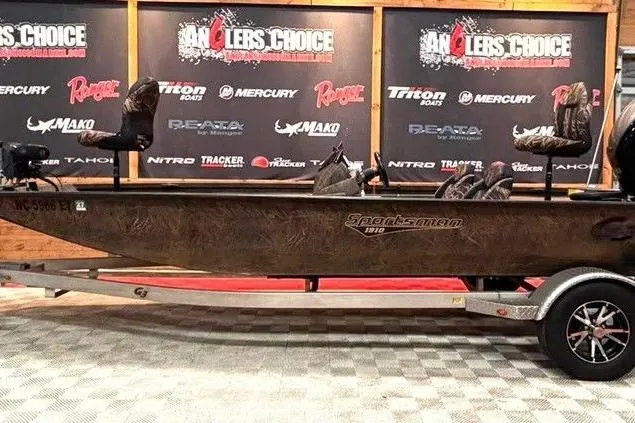 The Image of 2021 G3 Sportsman 1910 fishing boat displayed at Angler's Choice event. - 1